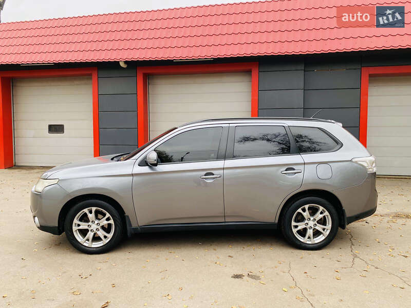 Позашляховик / Кросовер Mitsubishi Outlander 2012 в Харкові