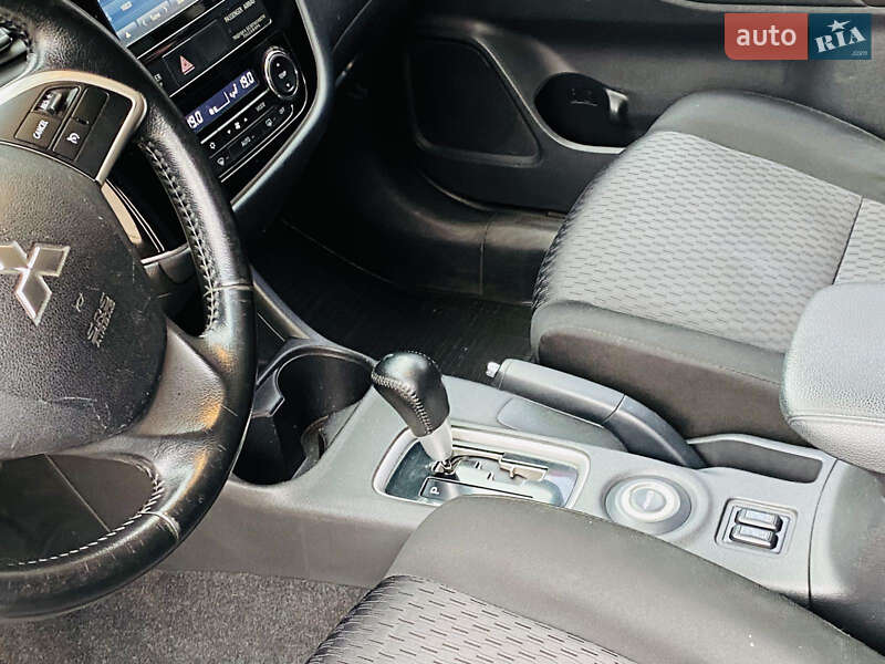 Позашляховик / Кросовер Mitsubishi Outlander 2012 в Харкові