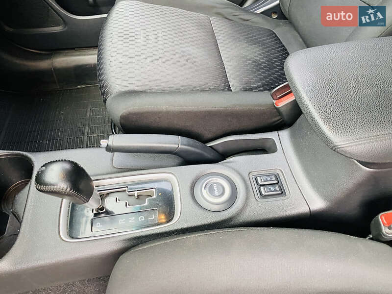 Позашляховик / Кросовер Mitsubishi Outlander 2012 в Харкові