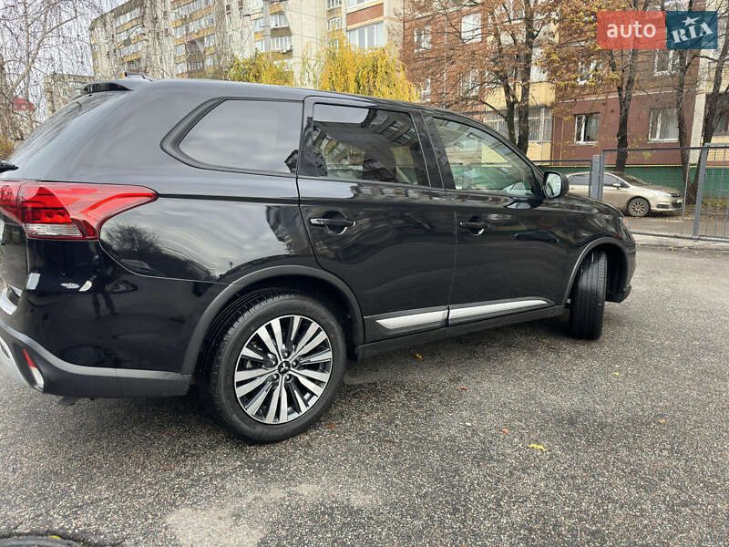 Позашляховик / Кросовер Mitsubishi Outlander 2020 в Білій Церкві