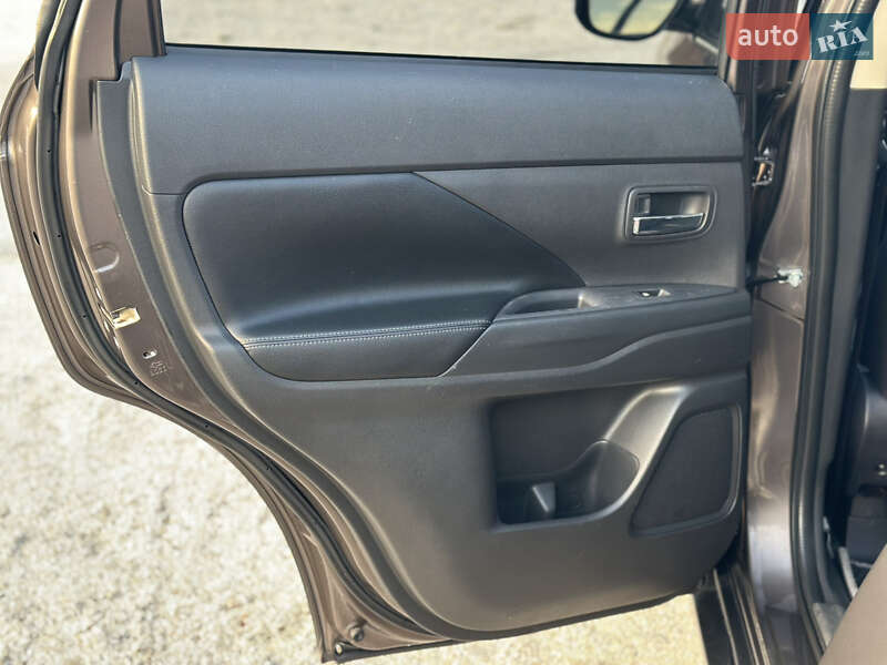 Позашляховик / Кросовер Mitsubishi Outlander 2017 в Дніпрі фото 20 Позашляховик / Кросовер Mitsubishi Outlander 2017 в Дніпрі