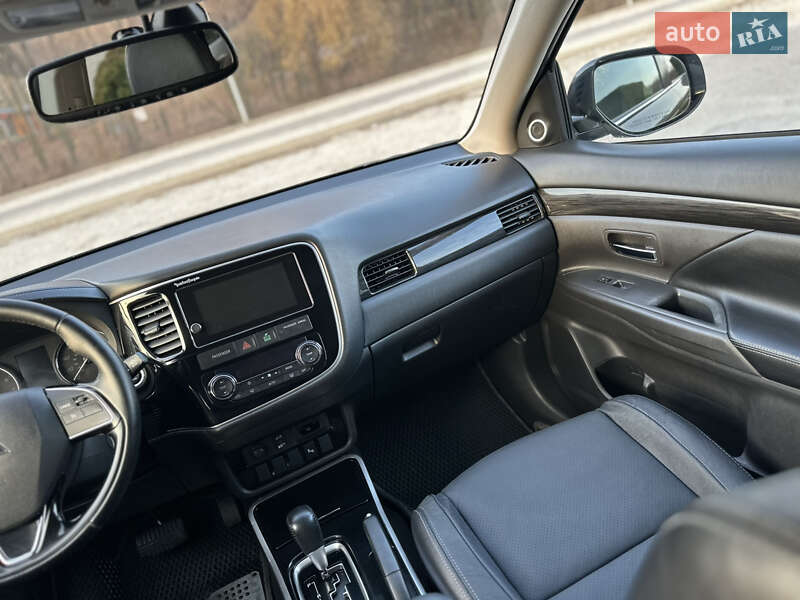 Позашляховик / Кросовер Mitsubishi Outlander 2017 в Дніпрі фото 28 Позашляховик / Кросовер Mitsubishi Outlander 2017 в Дніпрі