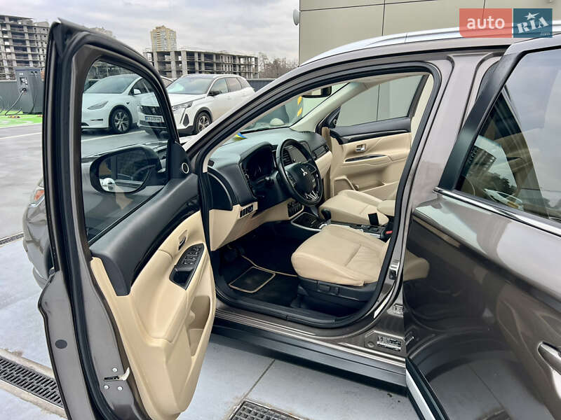 Внедорожник / Кроссовер Mitsubishi Outlander 2018 в Киеве