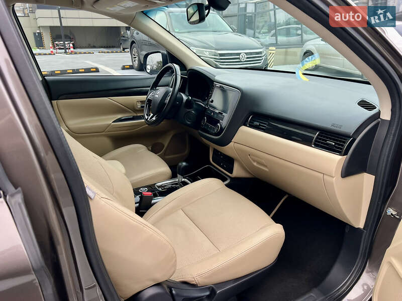 Внедорожник / Кроссовер Mitsubishi Outlander 2018 в Киеве