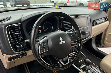 Внедорожник / Кроссовер Mitsubishi Outlander 2018 в Киеве