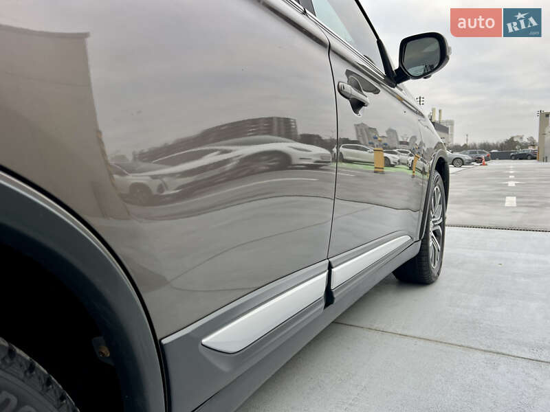 Внедорожник / Кроссовер Mitsubishi Outlander 2018 в Киеве