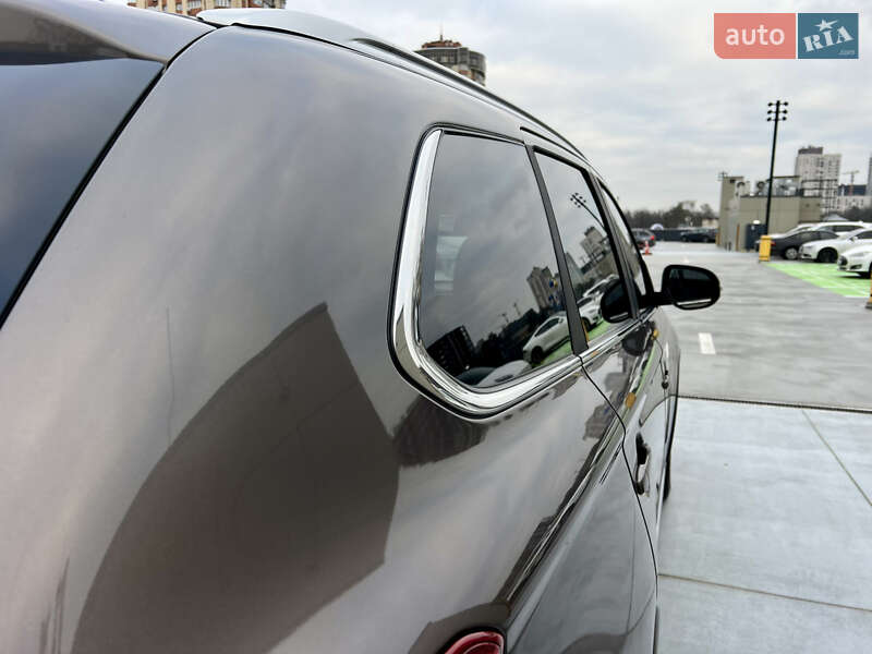 Внедорожник / Кроссовер Mitsubishi Outlander 2018 в Киеве