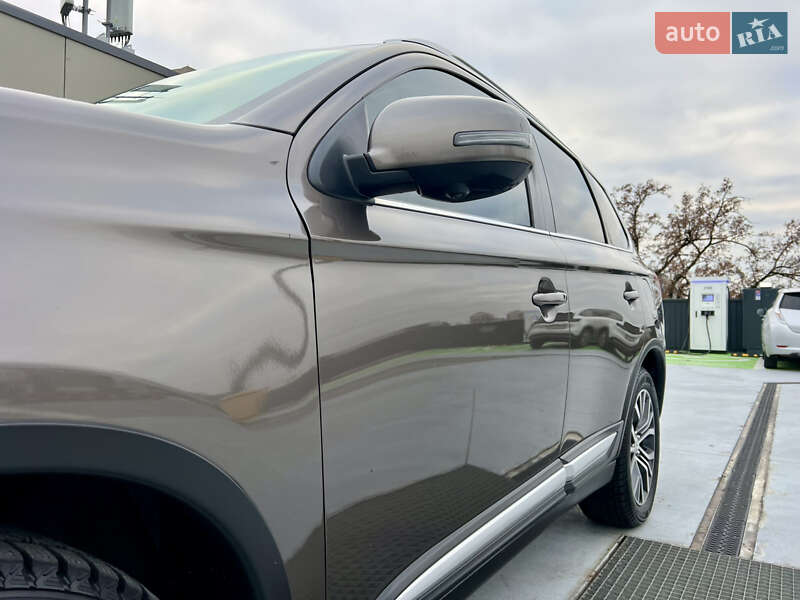 Внедорожник / Кроссовер Mitsubishi Outlander 2018 в Киеве