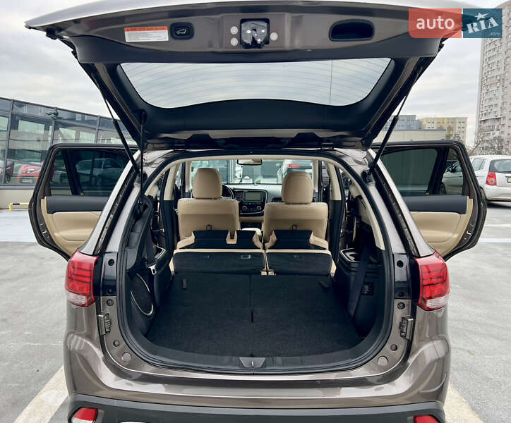 Внедорожник / Кроссовер Mitsubishi Outlander 2018 в Киеве