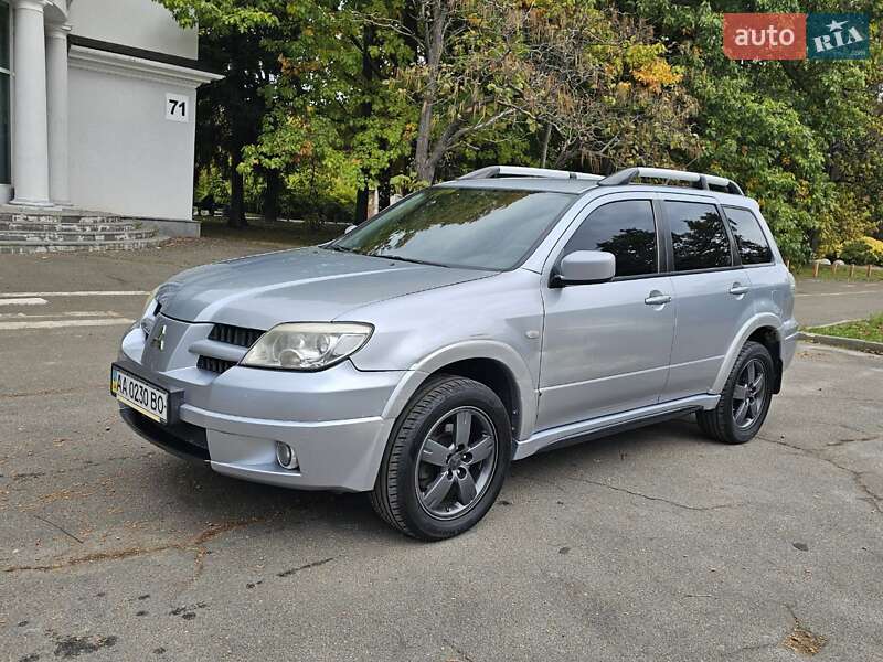 Позашляховик / Кросовер Mitsubishi Outlander 2008 в Києві