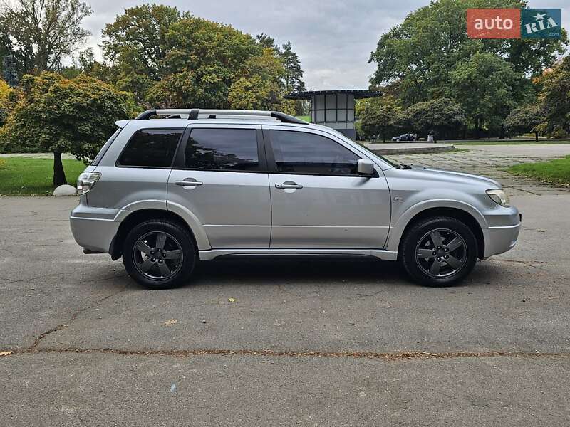 Позашляховик / Кросовер Mitsubishi Outlander 2008 в Києві