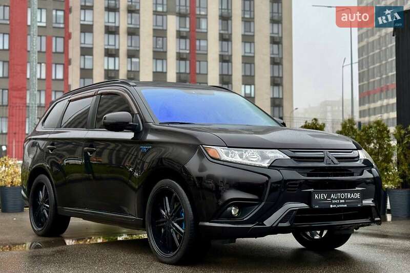 Внедорожник / Кроссовер Mitsubishi Outlander 2018 в Киеве
