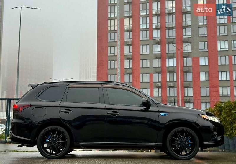 Внедорожник / Кроссовер Mitsubishi Outlander 2018 в Киеве