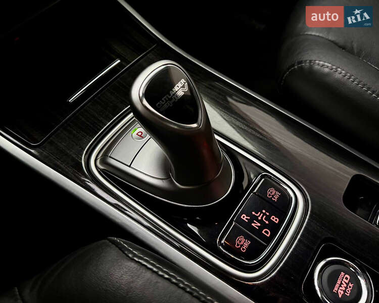 Внедорожник / Кроссовер Mitsubishi Outlander 2018 в Киеве