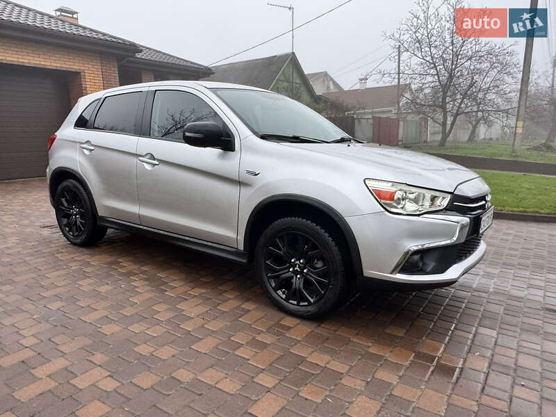 Внедорожник / Кроссовер Mitsubishi Outlander 2017 в Черкассах