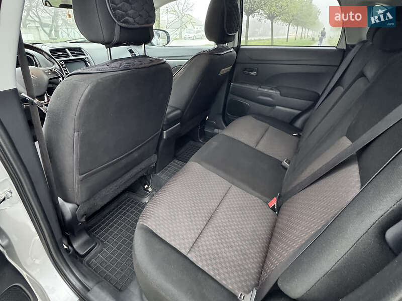 Внедорожник / Кроссовер Mitsubishi Outlander 2017 в Черкассах