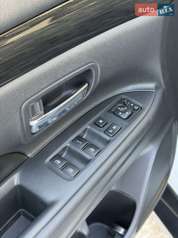 Позашляховик / Кросовер Mitsubishi Outlander 2018 в Новояворівську