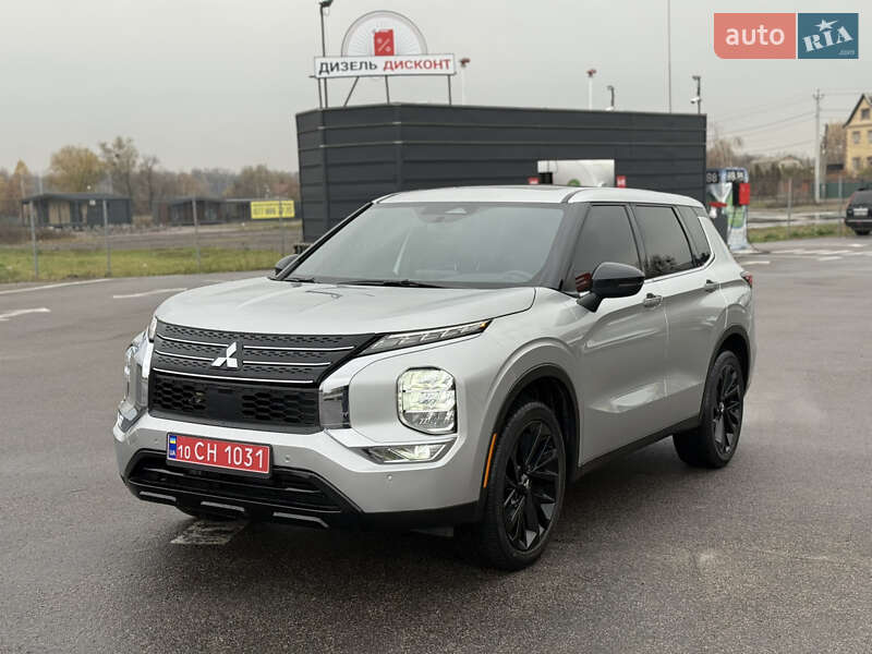 Позашляховик / Кросовер Mitsubishi Outlander 2022 в Києві