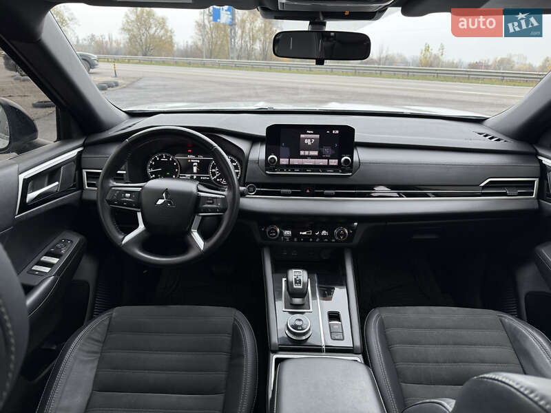 Позашляховик / Кросовер Mitsubishi Outlander 2022 в Києві