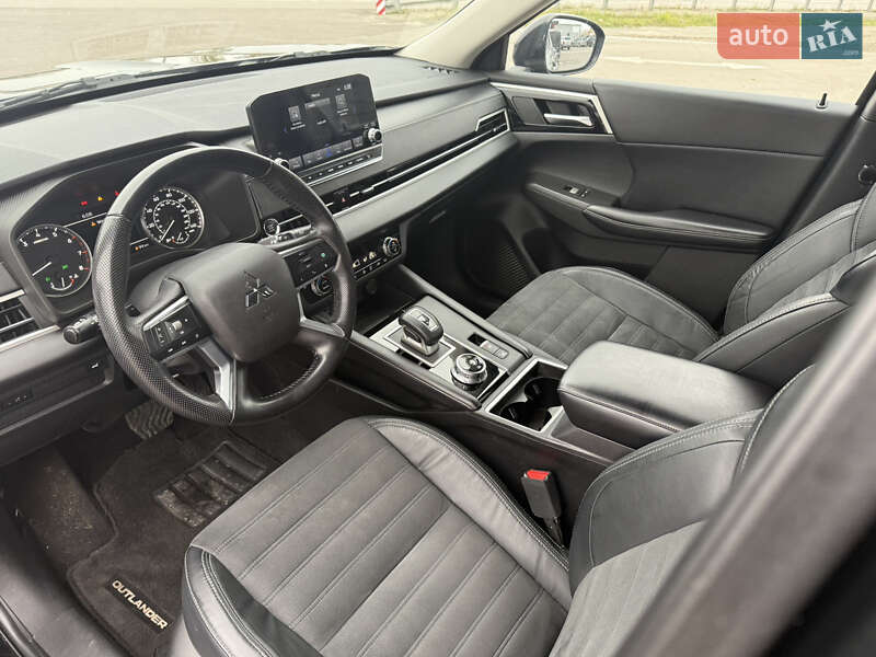 Внедорожник / Кроссовер Mitsubishi Outlander 2022 в Киеве