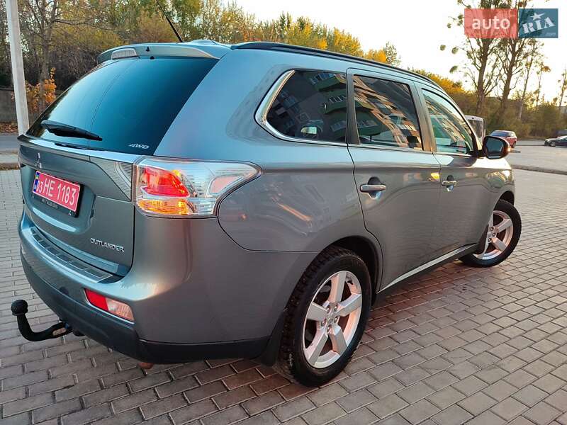 Внедорожник / Кроссовер Mitsubishi Outlander 2013 в Львове