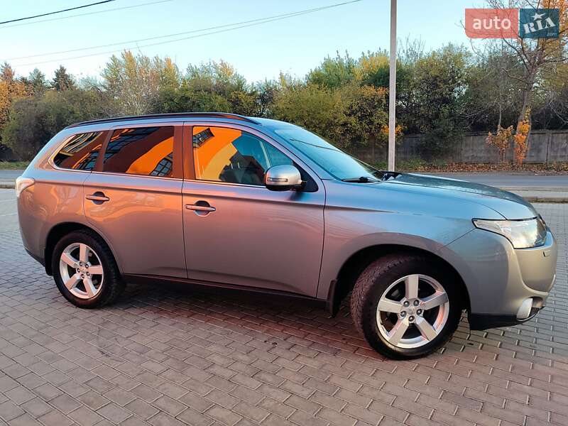 Внедорожник / Кроссовер Mitsubishi Outlander 2013 в Львове