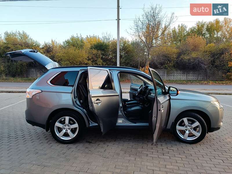 Внедорожник / Кроссовер Mitsubishi Outlander 2013 в Львове