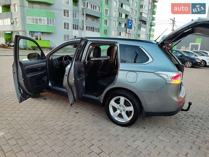 Внедорожник / Кроссовер Mitsubishi Outlander 2013 в Львове