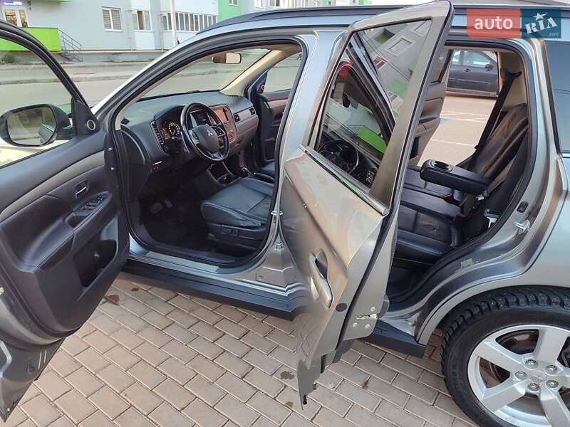 Внедорожник / Кроссовер Mitsubishi Outlander 2013 в Львове
