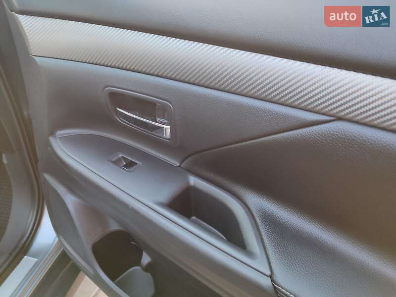 Внедорожник / Кроссовер Mitsubishi Outlander 2013 в Львове