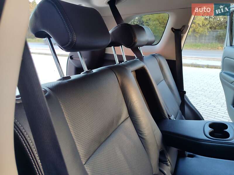 Внедорожник / Кроссовер Mitsubishi Outlander 2013 в Львове