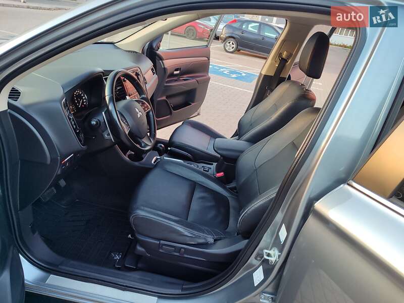 Внедорожник / Кроссовер Mitsubishi Outlander 2013 в Львове