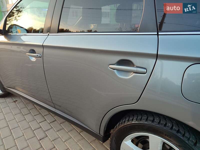 Внедорожник / Кроссовер Mitsubishi Outlander 2013 в Львове