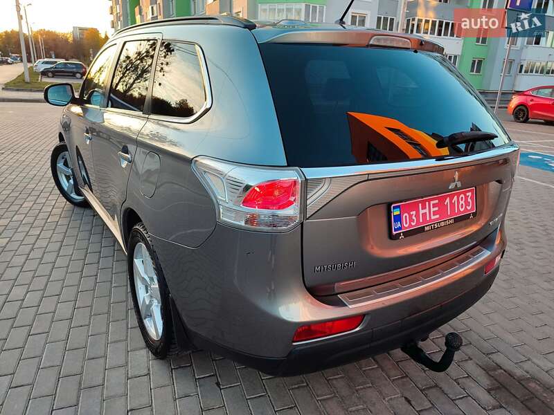 Внедорожник / Кроссовер Mitsubishi Outlander 2013 в Львове