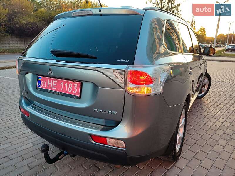 Внедорожник / Кроссовер Mitsubishi Outlander 2013 в Львове