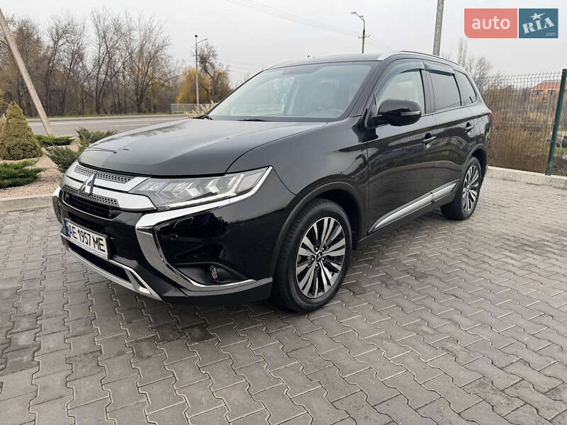 Внедорожник / Кроссовер Mitsubishi Outlander 2019 в Кривом Роге фото 3 Внедорожник / Кроссовер Mitsubishi Outlander 2019 в Кривом Роге