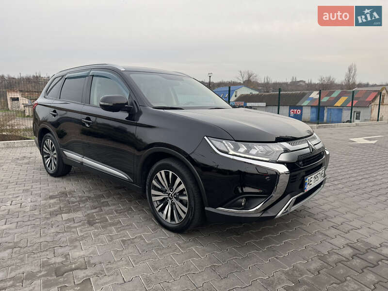 Внедорожник / Кроссовер Mitsubishi Outlander 2019 в Кривом Роге фото 7 Внедорожник / Кроссовер Mitsubishi Outlander 2019 в Кривом Роге