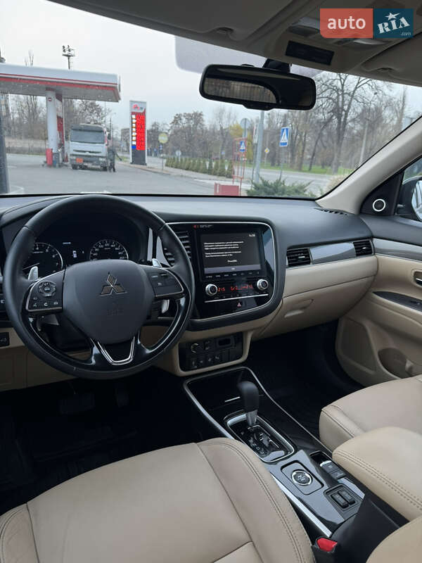 Внедорожник / Кроссовер Mitsubishi Outlander 2019 в Кривом Роге фото 12 Внедорожник / Кроссовер Mitsubishi Outlander 2019 в Кривом Роге