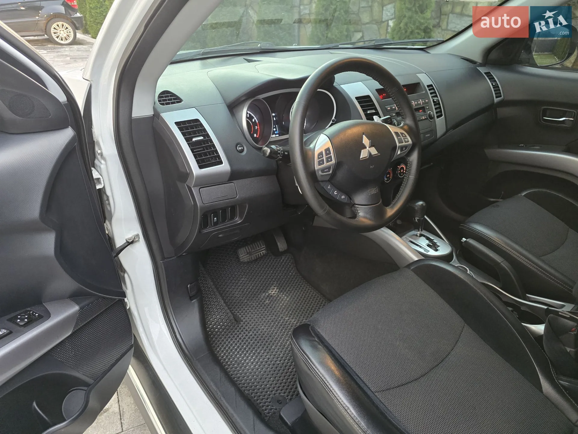2010 Mitsubishi Outlander - мініатюра 15