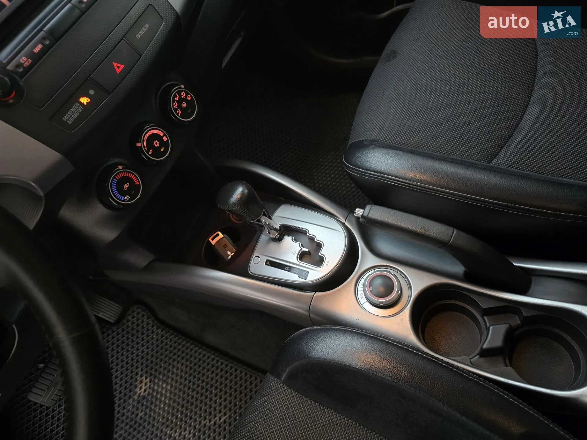 2010 Mitsubishi Outlander - мініатюра 21