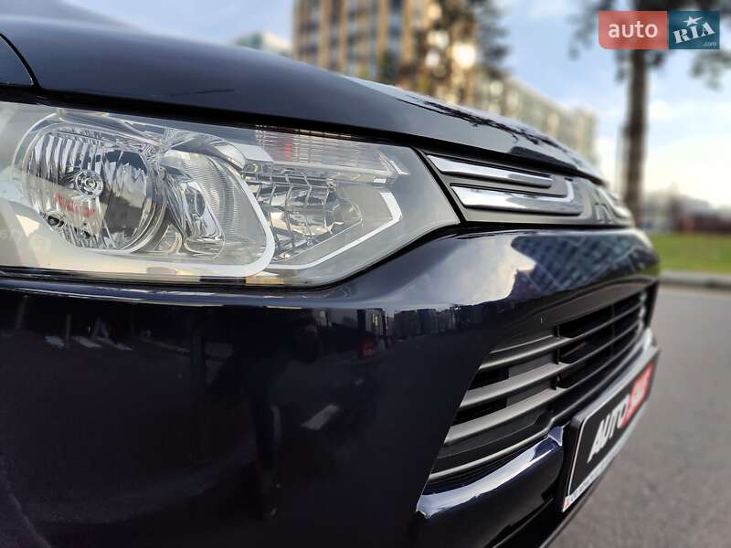 Внедорожник / Кроссовер Mitsubishi Outlander 2013 в Киеве