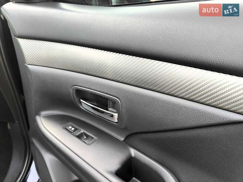 Внедорожник / Кроссовер Mitsubishi Outlander 2013 в Киеве