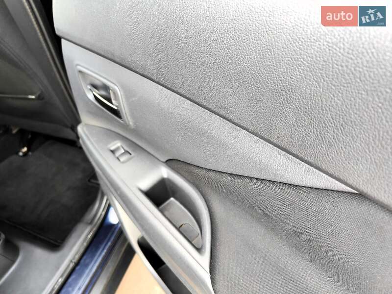 Внедорожник / Кроссовер Mitsubishi Outlander 2013 в Киеве