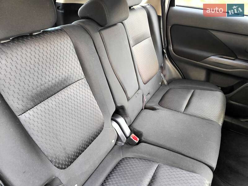 Внедорожник / Кроссовер Mitsubishi Outlander 2013 в Киеве