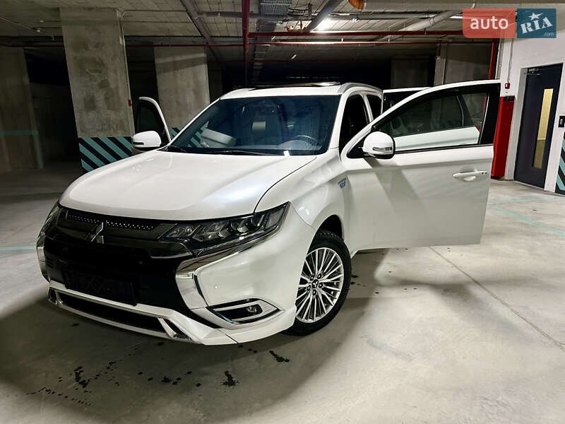 Внедорожник / Кроссовер Mitsubishi Outlander 2019 в Львове