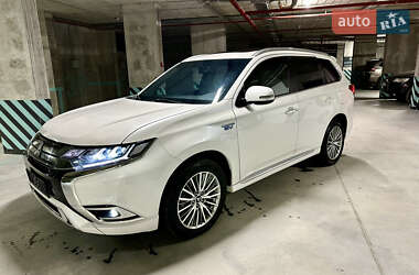 Внедорожник / Кроссовер Mitsubishi Outlander 2019 в Львове