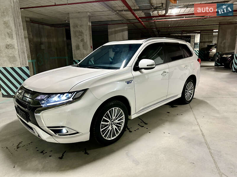 Внедорожник / Кроссовер Mitsubishi Outlander 2019 в Львове