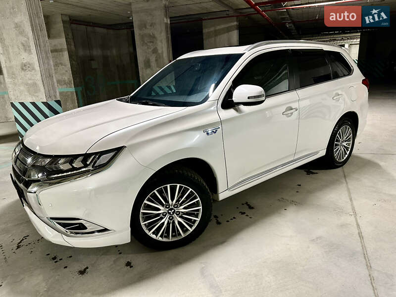 Внедорожник / Кроссовер Mitsubishi Outlander 2019 в Львове