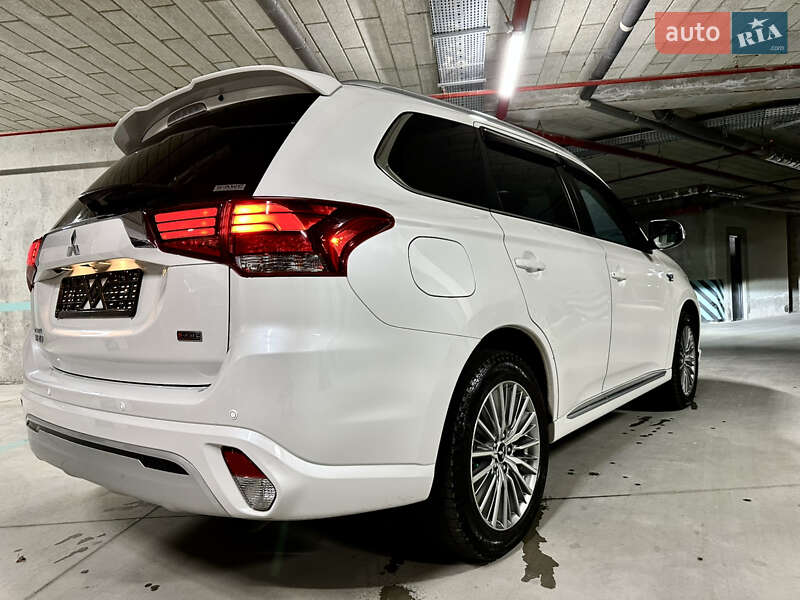 Внедорожник / Кроссовер Mitsubishi Outlander 2019 в Львове