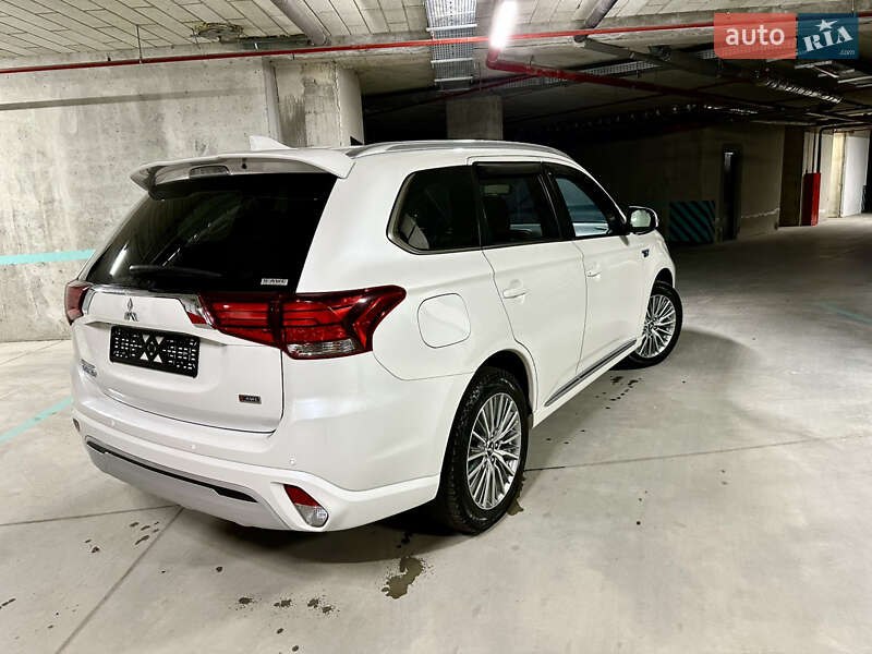 Внедорожник / Кроссовер Mitsubishi Outlander 2019 в Львове